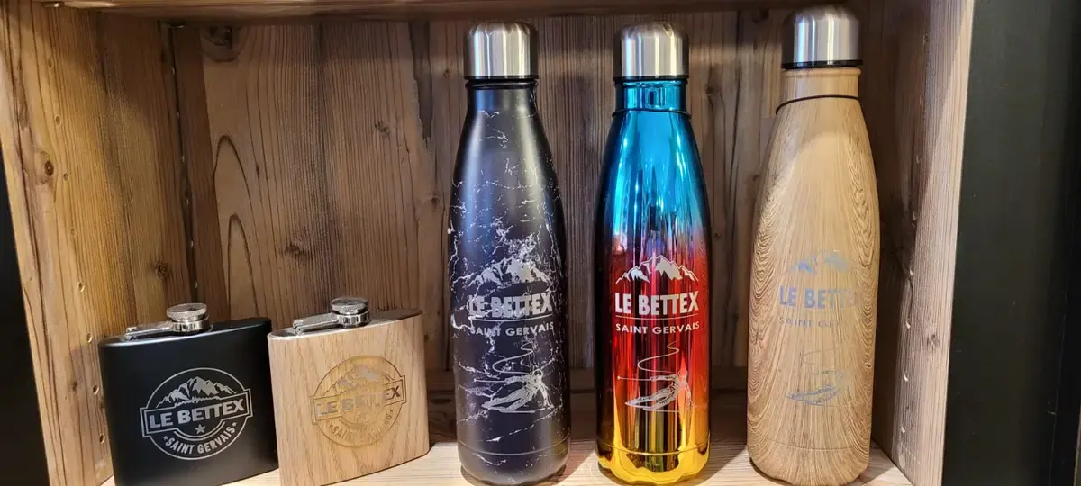 Des accessoires pour la montagne dans notre magasin à Saint-Gervais